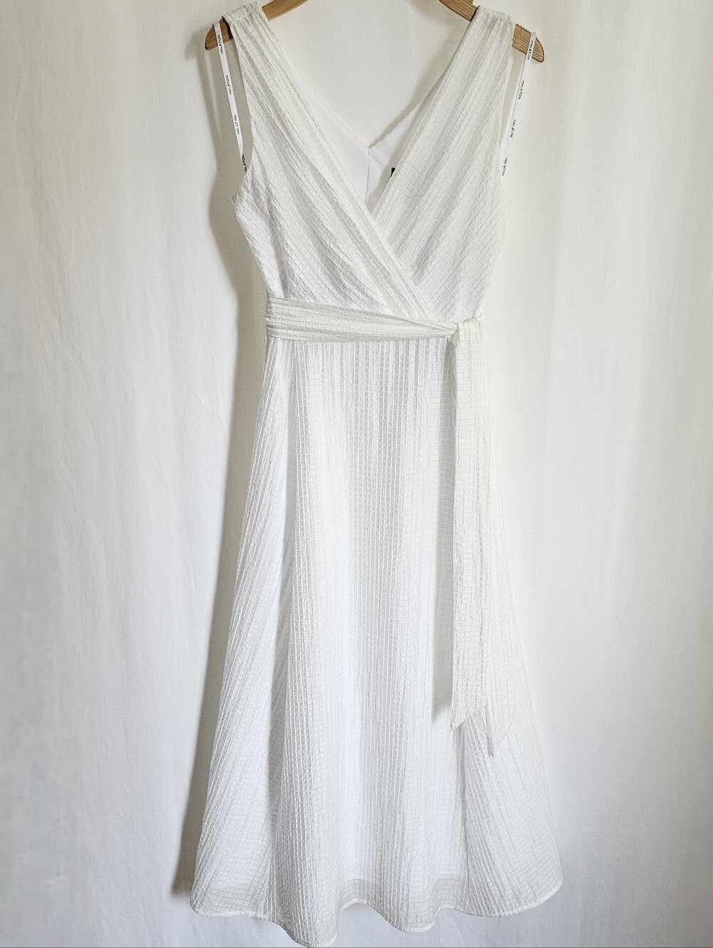 Halston White Sleeveless Seersucker Belted Flare Midi Dress